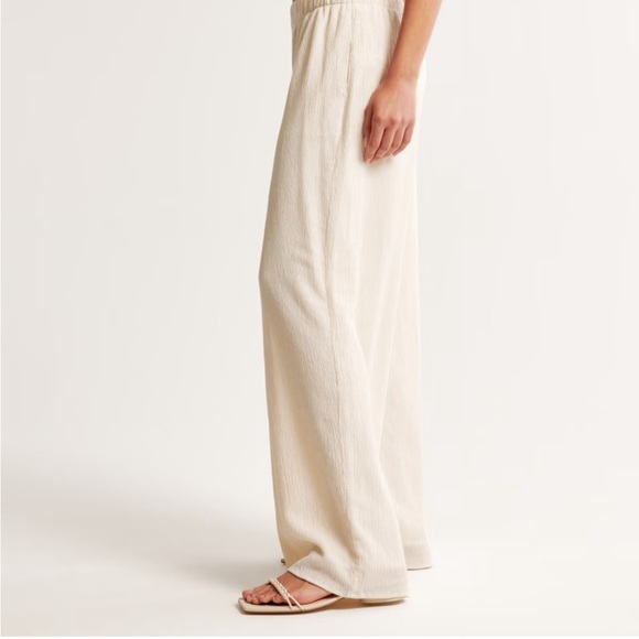 Abercrombie & Fitch Cream Wide Leg Pants High-Rise (PRICEDROP) - Picture 3 of 8